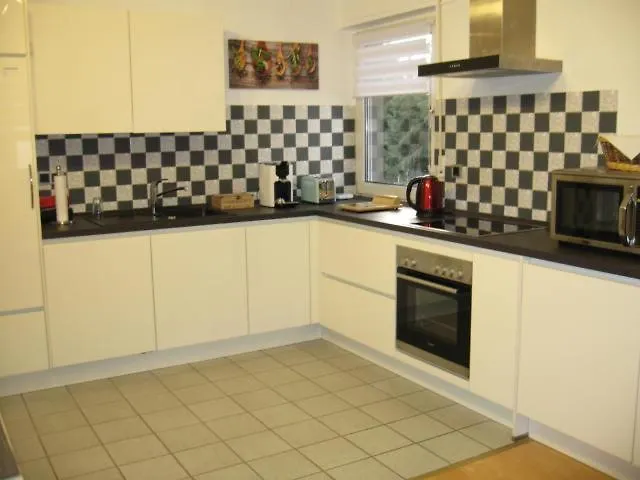 Diamond House Deluxe 6 Κόμπλεντς